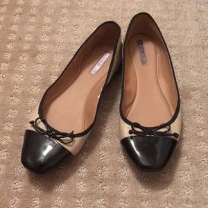 Two toned bow tie ballet flats